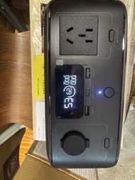 這是 EcoFlow River 3 系列(如 RIVER 3或 RIVER 3 Plus)大容量流動電能站,具備 UPS 不斷電系統功能與多孔輸出,適合戶外露營或家庭應急備用電源。