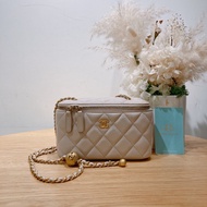 CHANEL 香奈兒長盒子連金球鍊帶包包VANITY LONG BOX WITH GOLD BALL LAMBSKIN