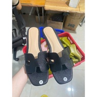 H-shaped heels have big sizes from 35 - 45 are beautiful, luxurious, easy to walk in, don't hurt you