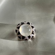 Chatoyant 月光石凸圓形吊墜胸針