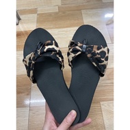 Liquidation of Havaianas leopard print slippers