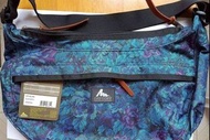 全新🥊絕版 舊logo🥊Gregory Satchel 藍花斜揹袋 Medium