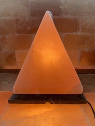 โคมไฟเกลือหิมาลายัน Himalayan Salt Lamp ทรงปิรามิดขนาด 9 นิ้ว โคมไฟหินเกลือหิมาลัย โคมไฟ