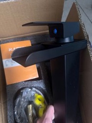 黑色瀑布水龍頭