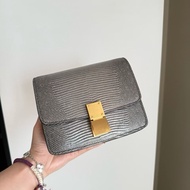 98🆕賽琳/celine 灰色蜥蜴皮金扣 box 豆腐包小號，尺寸：18 × 13稀有皮才幾千得