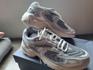 US 10.5 New Balance 725 grey