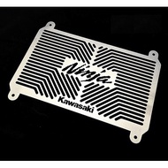 Kawasaki Ninja 400/z 400 Radiator cover
