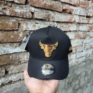 Chicago Bulls Metal Logo Gold Baseball Cap