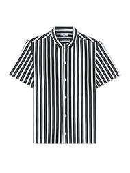 AIIZ (เอ ทู แซด) - เสื้อเชิ้ตผู้ชาย แขนสั้นปกฮาวายผ้าเรยอน ลายริ้ว Men's Striped Camp Collar Short Sleeve Shirts