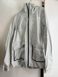 The North Face DryVent 防水外套