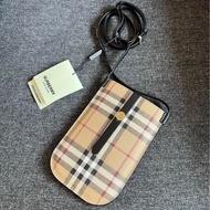 Burberry 經典格紋手機包