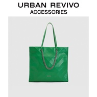 URBAN REVIVO อุปกรณ์เสริมสำหรับสุภาพสตรีใหม่กระเป๋าสะพายโซ่ความจุขนาดใหญ่ AW12TB2N2014 Ivory white