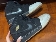 Nike Air Jordan 1 Mid 黑白金
