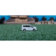 PUTIH Diecast Miniature Nissan Serena White 1:150. Scale