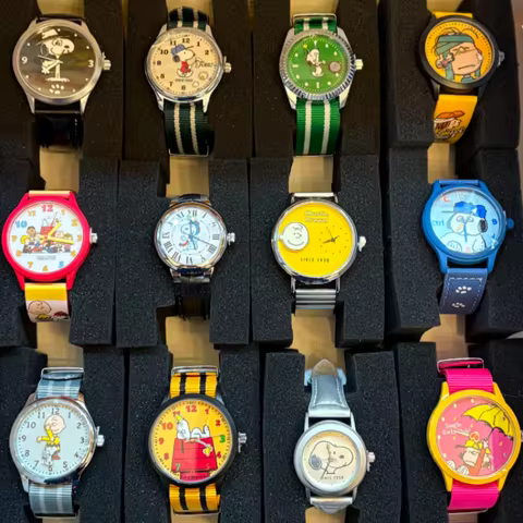 New Version Boxfun Snoopy Blind Box Friend Series Mystery Box Kawaii Cute Cartoon Watch Anime Periph
