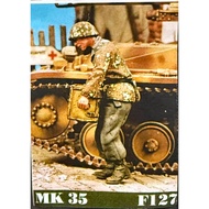 MK35Model F127 1/35 WWII SS Carrying A Box