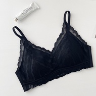 [BLOOMS] PREMIUM QUALITY Lace Wireless Seamless Bra Breathable Comfy Bra Full Coverage Deep V 透气舒适聚拢