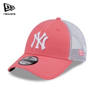 New Era 9FORTY Trucker New York Yankees Resort Blush Adjustable Cap