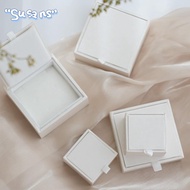 SUSANS Jewelry Box, Satin Display Organizer Jewelry Packaging Box, Elegant White/Pink Earring Organi