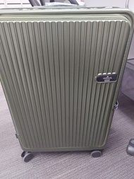 （太子交收，不議價，不交換，只有28” ） 28吋 Hallmark 綠色 前置色 開蓋 慳位 四輪靜音轆 360度可活動 順暢 喼行李箱旅行箱 海關TSA密碼鎖 Large Suitcase