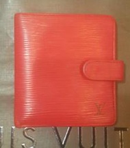 Louise Vuitton經典款LV紅色對摺 皮夾 5卡 零錢袋 EPI短夾M63557 發財夾 Prada BV