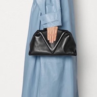 BV簡約獨特✨黑羊皮Trine系列手拿包622712