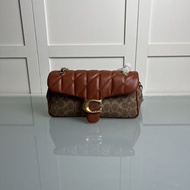 Coach Pillow Tabby 26 手袋