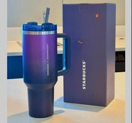 正品👑 Starbucks x STANLEY 漸變紫色杯 💜🖤  2025 starbucks x stanley  暗黑系列 不鏽鋼杯 飲筒杯 1183ml 💢Starbucks x Stanle