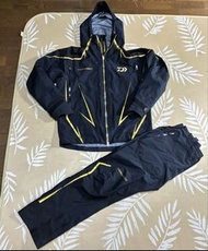 Daiwa Tournament Gore-Tex 雨衣（L 碼）（已確認）水桶式冷卻器 Shimano Gamakatsu Sunline Wear