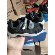 Magnetic adhesive spike shoes size 32-33