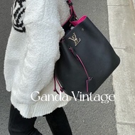 LV 黑牛皮桃紅內裡 LOCKME銀釦束口水桶包M54677