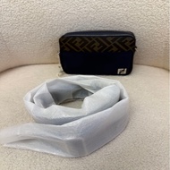 Fendi 芬迪 老花相機包 男款 藍色 全新正品現貨實拍 尺寸：6.5 × 17.5 × 14 cm 支持驗貨，非真假不退