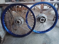 pelk velg Supra x 125 dd jari2 Rossi warna biru seken