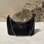 Prada黑尼龍三合一hobo