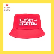Kloset &amp; Etcetera Red Love Bucket Hat หมวกบักเก็ตสีแดงปัก