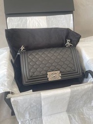 Boy Chanel Medium 25 cm黑銀荔枝牛皮