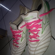 sepatu bola second bekas mizuno moriella neo