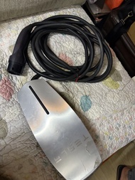 Tesla 第一代家用充電器 wall connector
