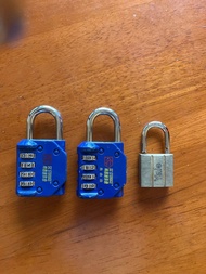 密碼鎖兩把及Yale 鎖一把