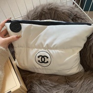 Chanel 羽絨料大容量化妝袋