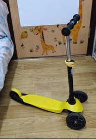 三輪滑板車