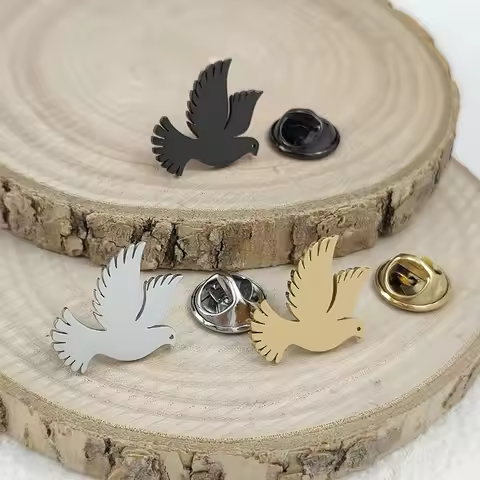 New Dove of Peace Gold Plated Stainless Steel Badge, Suit Lapel Pin, Gilded Men's Brooch, Business C