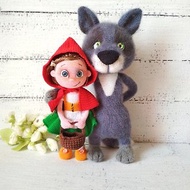 小红帽和狼套钩针娃娃。 Amigurumi大灰狼&amp;红娃娃. 娃娃动物童话