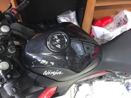 ครอบกันรอยถังน้ำมัน ninja 400