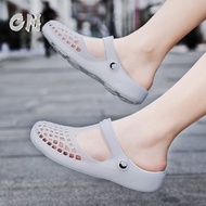 รองเท้าแตะสำหรับผู้หญิงแฟชั่นแซนตี้บีชรองเท้าแตะแบนสำหรับผู้หญิงรองเท้า Crocs รองเท้าแตะผู้หญิง