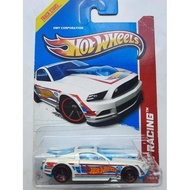 Hotwheels Hot Wheels 13 Ford Mustang GT white RacingHW Hot Wheels 13 Ford Mustang GT white Racing ta