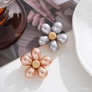 Chanel Style Flower Brooch High-end Women's Design Sense Niche Small Daisy Pin Versatile Sweater Coa