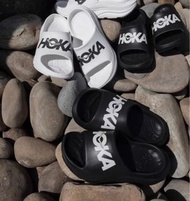 Hoka one one 拖鞋 黑色 白色