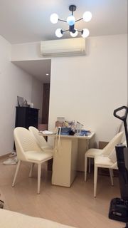 白色餐桌椅組合