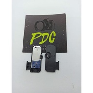 Close the battery dooar nikon D5200